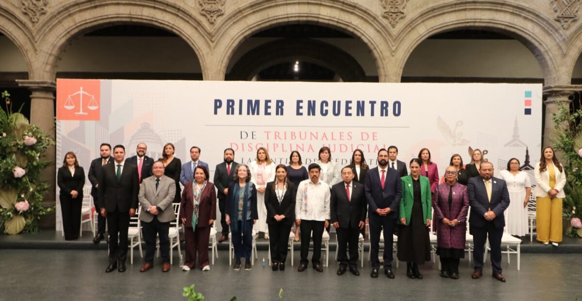 Representantes de tribunales de disciplina judicial durante su primer encuentro nacional en la Ciudad de México