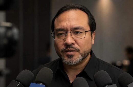 José Rentería González durante una declaración ante medios sobre la gestión ambiental en Nayarit