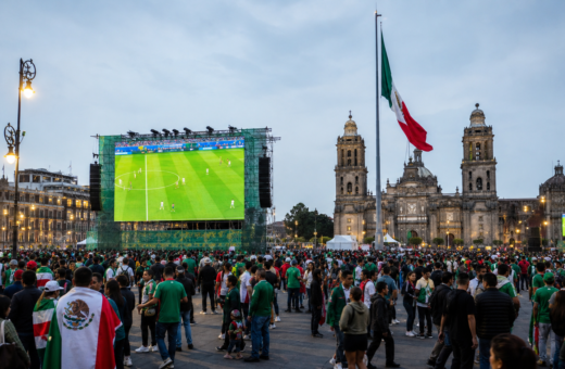 Vecinos y visitantes participan en una actividad cultural de la Ciudad de México