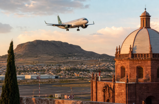 Avión de Mexicana de Aviación sobre Zacatecas, ilustración editorial de la nueva ruta hacia el AIFA