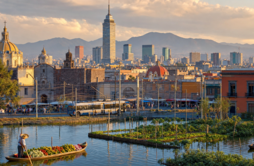 Vista editorial de chinampas, arquitectura histórica y transporte de la Ciudad de México.