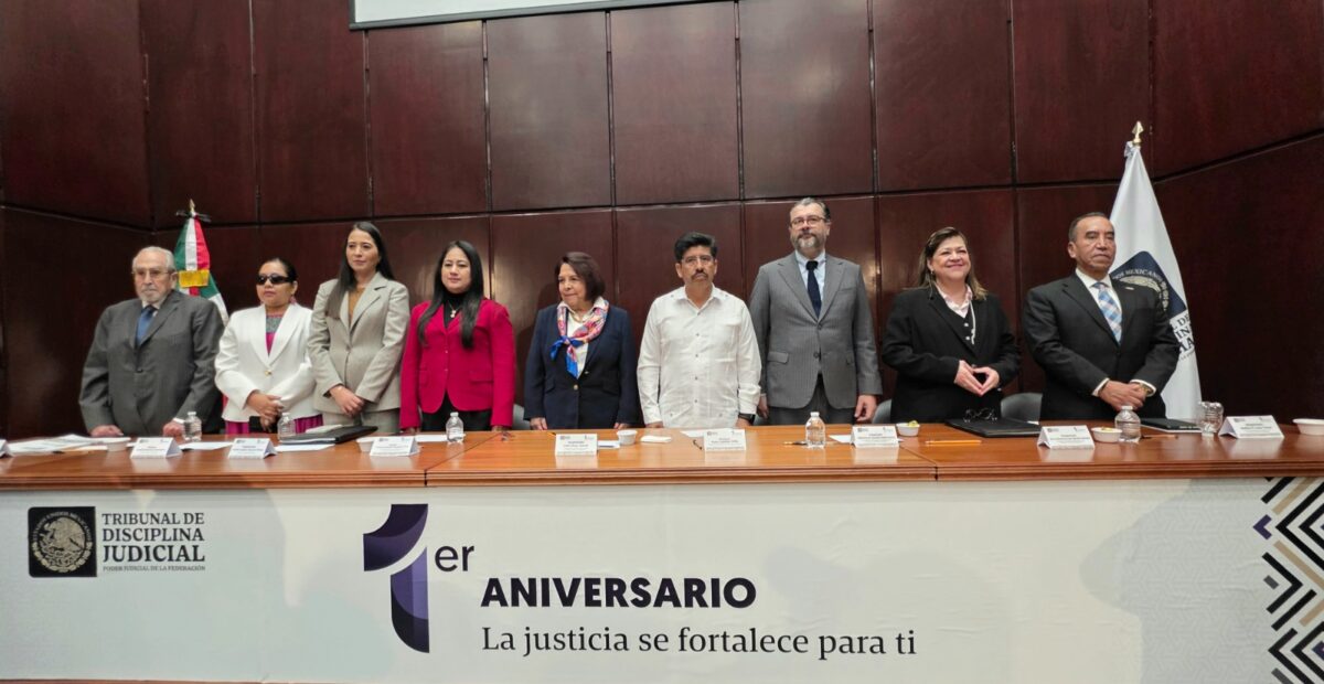 Integrantes del Tribunal de Disciplina Judicial durante la presentación de resultados de su primer año de labores